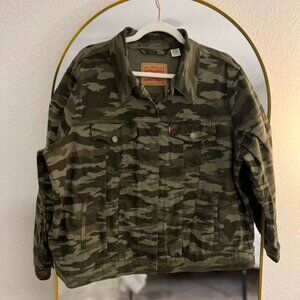 Levi’s Camo Utility Jacket (1X) | Classic Trucker Style